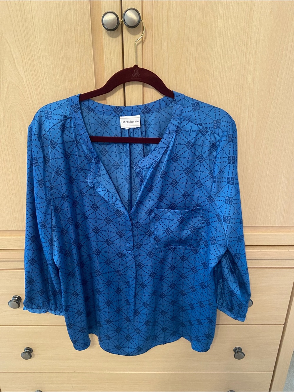 Liz Claiborne Blue Geometric V-Neck Blouse